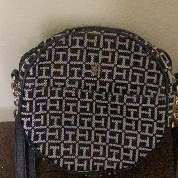 Tommy HilfigerBlack and White Monogram Circle Crossbody - Picture 8 of 8